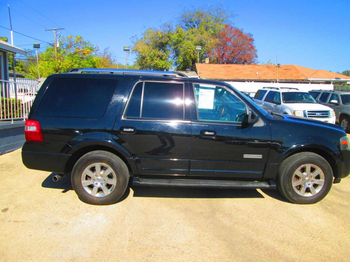 2007 BLACK Ford Expedition Limited 4WD (1FMFU20547L) with an 5.4L V8 SOHC 16V engine, 6-Speed Automatic Overdrive transmission, located at 1815 NE 28th St., Fort Worth, TX, 76106, (817) 625-6251, 32.795582, -97.333069 - Photo#3